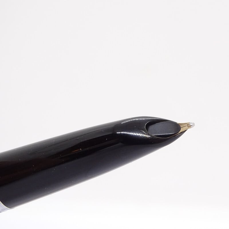 Paire de stylo plume vintage modèle Parker 51 en lucite et acier plaqué or, 197