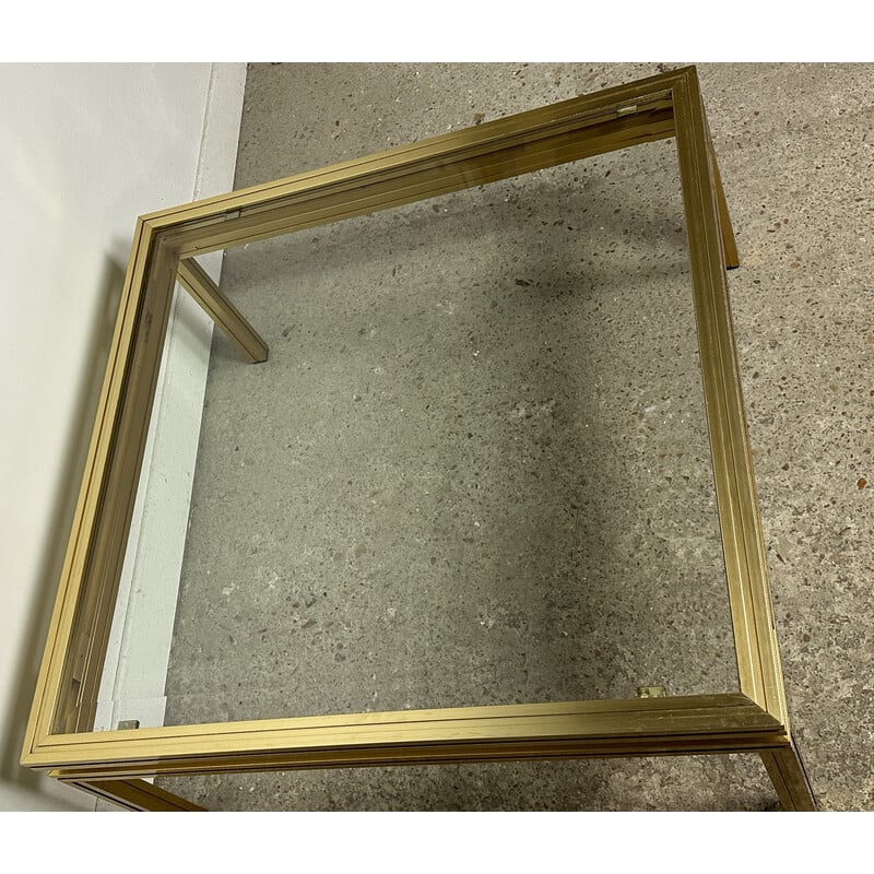 Pareja de mesas de centro vintage de aluminio dorado y cristal de Pierre Vandel, 1970