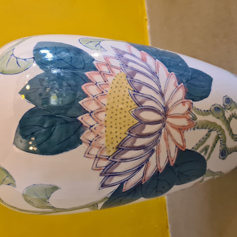 Vase vintage en porcelaine chinoise à décor floral, Chine