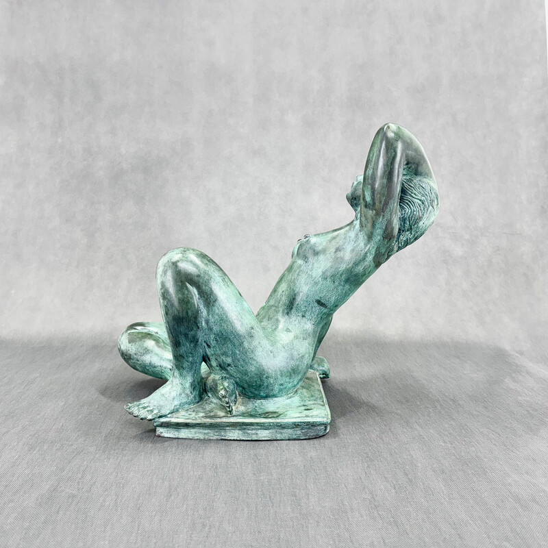 Vintage patinierte Bronze-Skulptur, die eine nackte Frau darstellt
