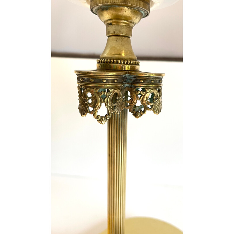 Lámpara vintage de latón y cobre con parte superior en forma de trébol