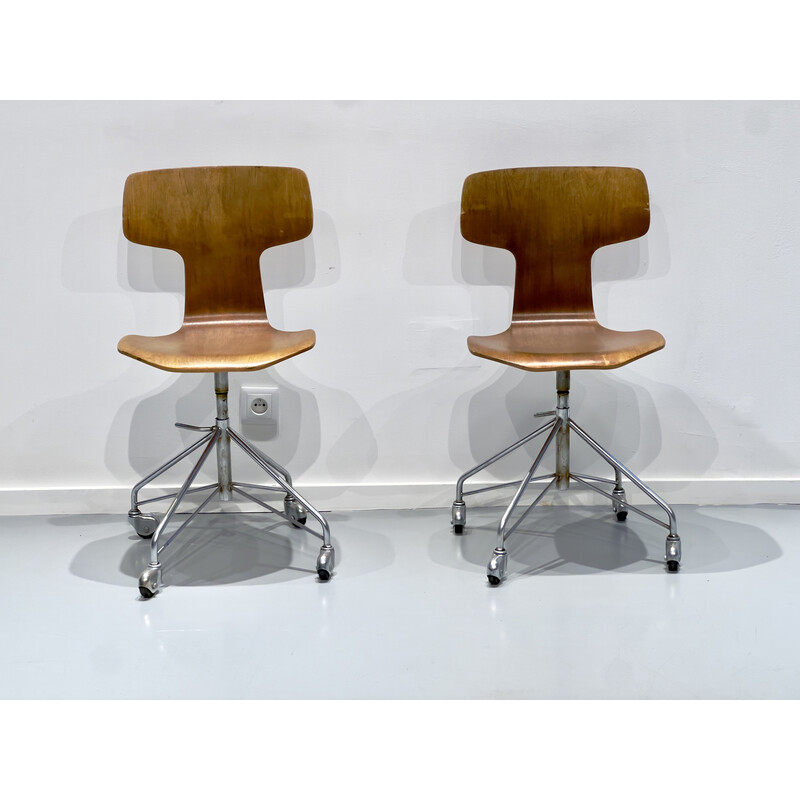 Pair of vintage swivel office chairs model 3113 by Arne Jacobsen for Fritz Hansen, 1960