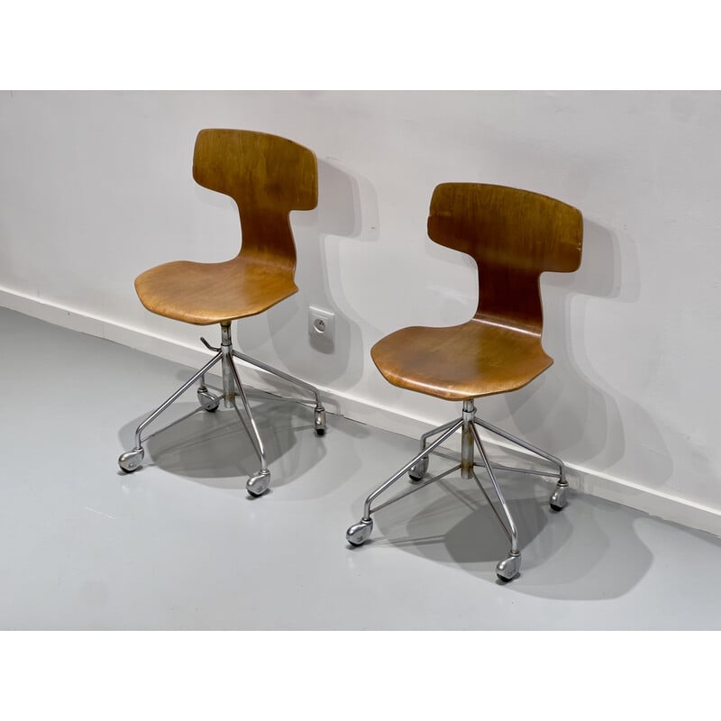 Pair of vintage swivel office chairs model 3113 by Arne Jacobsen for Fritz Hansen, 1960