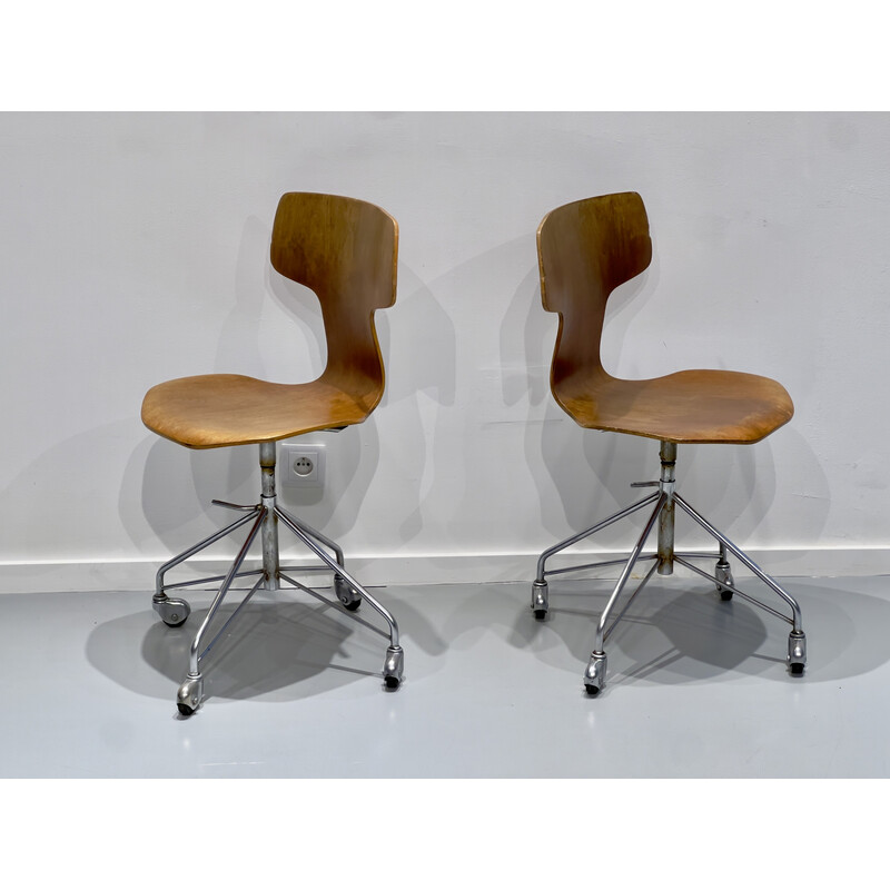 Pair of vintage swivel office chairs model 3113 by Arne Jacobsen for Fritz Hansen, 1960