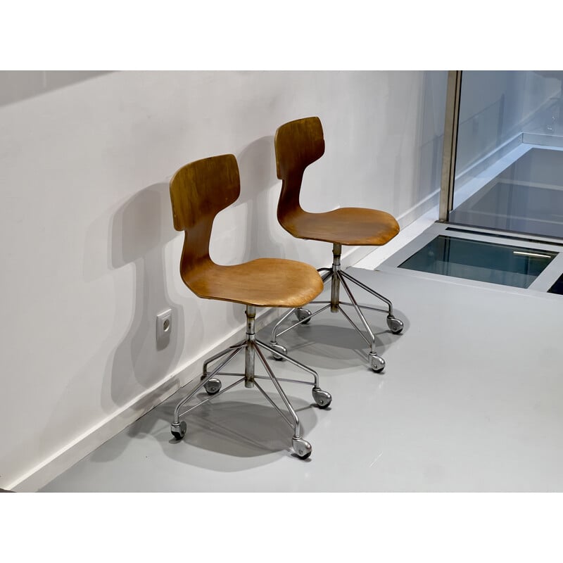 Pair of vintage swivel office chairs model 3113 by Arne Jacobsen for Fritz Hansen, 1960