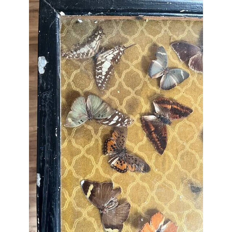 Mesa de centro vintage em madeira e metal com borboletas
