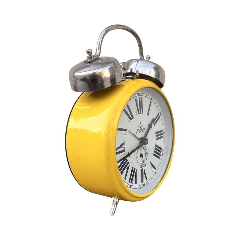 Reloj despertador mecánico amarillo vintage en acero cromado y cristal para Aradora, Rumania 1970