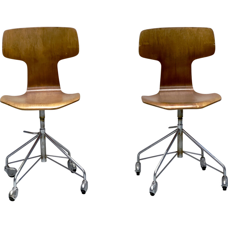 Pair of vintage swivel office chairs model 3113 by Arne Jacobsen for Fritz Hansen, 1960