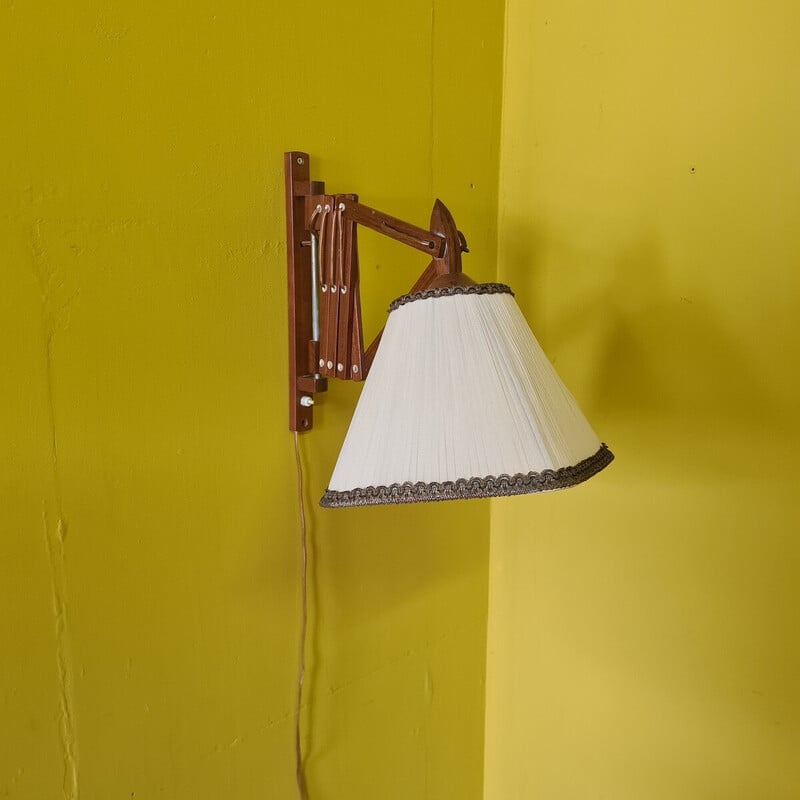 Vintage teakhouten wandlamp en houten scharnier, Nederland 1960