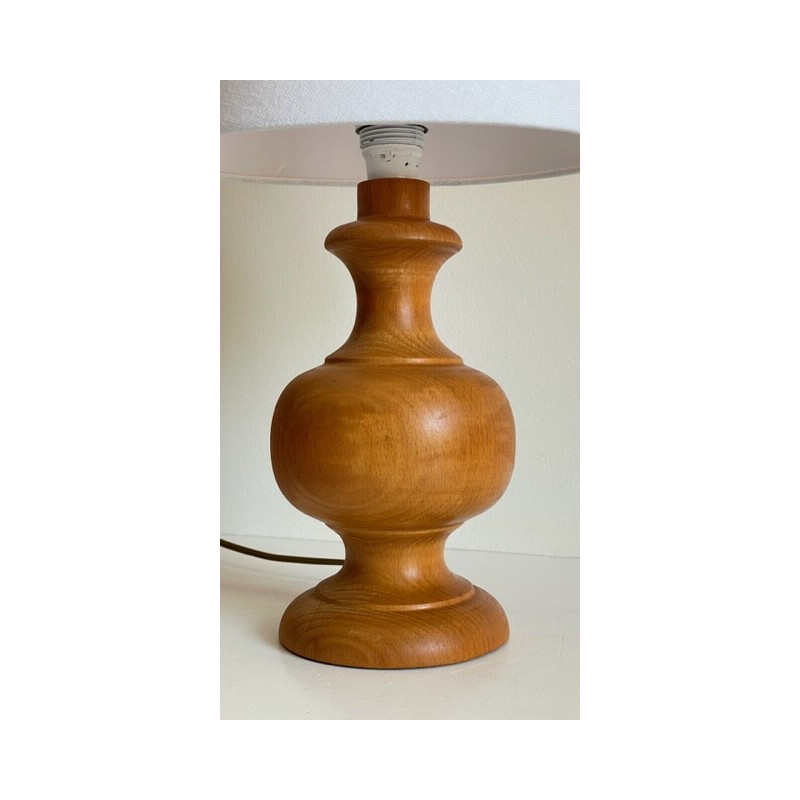 Lampe vintage en bois et abat-jour en tissu blanc