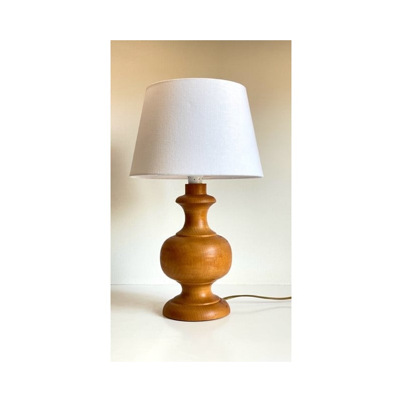 Lampe vintage en bois et abat-jour en tissu blanc