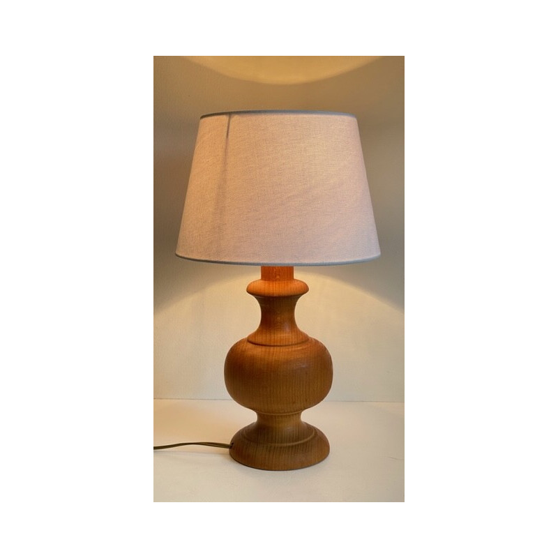 Vintage-Lampe aus Holz und weißem Stoffschirm