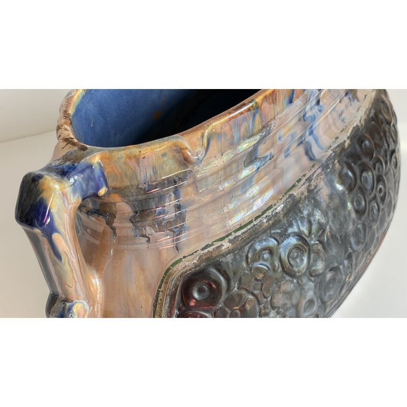 Fioriera d'epoca in ceramica smaltata con decorazione a barbottina