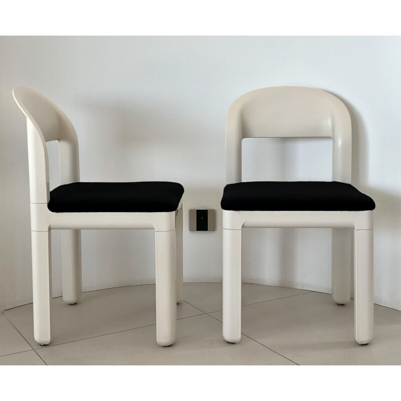 Paar vintage witte plastic en wollen stoelen van Luigi Massoni en Dino Pelizza voor iGuzzini, Italië 1970