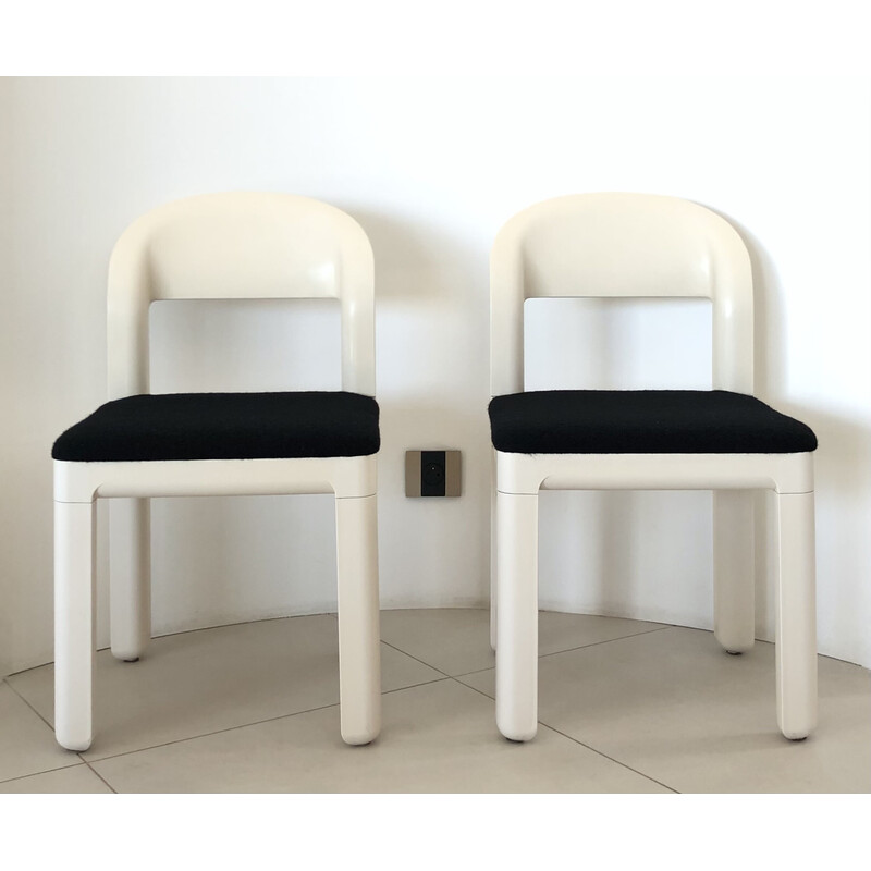 Par de cadeiras vintage em plástico branco e lã de Luigi Massoni e Dino Pelizza para iGuzzini, Itália 1970