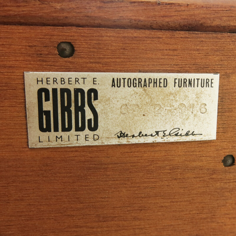 Bibliothèque vintage en teck et en verre par Herbert Gibbs - 1960