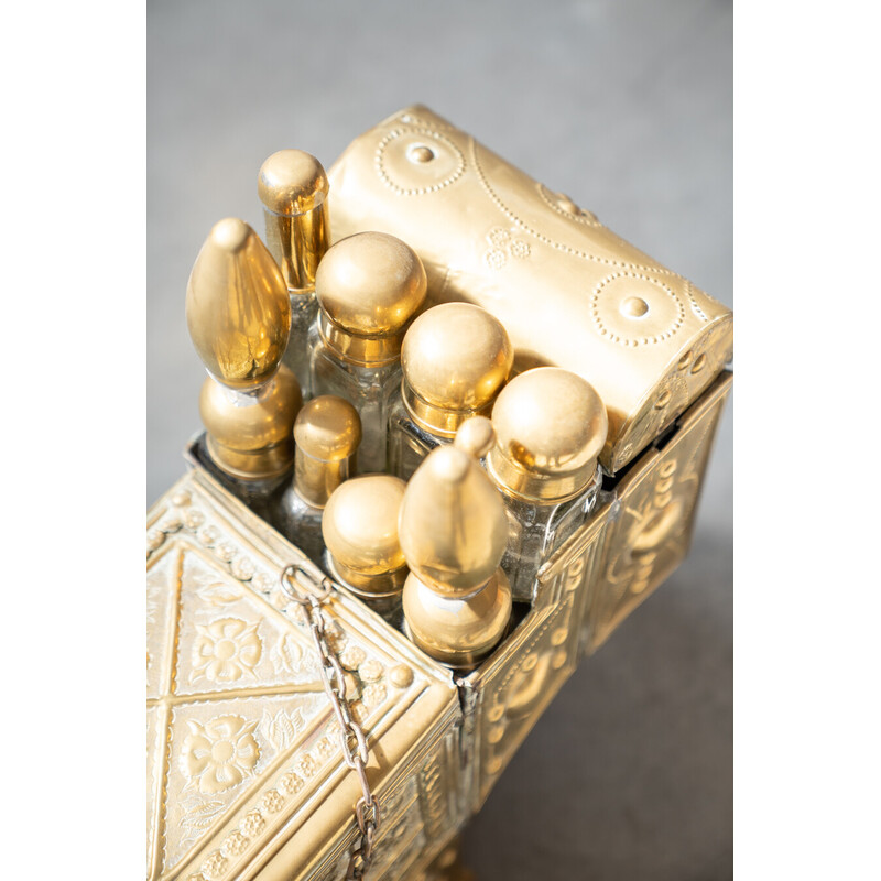 Vintage shoe polisher in brass and natural wood, Türkiye 1970