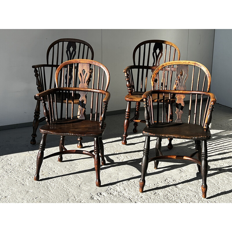 Juego de 4 sillones Windsor vintage de madera torneada y tallada