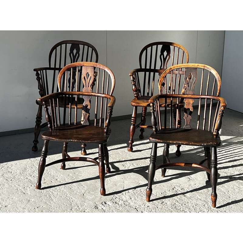 Set of 4 vintage Windsor armchairs in turned and carved wood