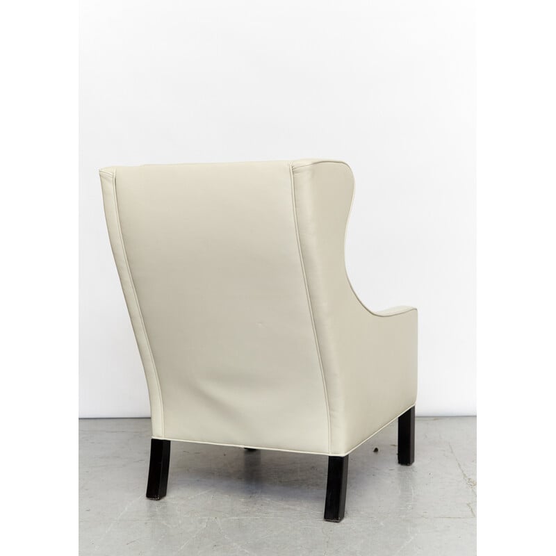 Vintage fauteuil bekleed met ivoorkleurig leer door Børge Mogensen