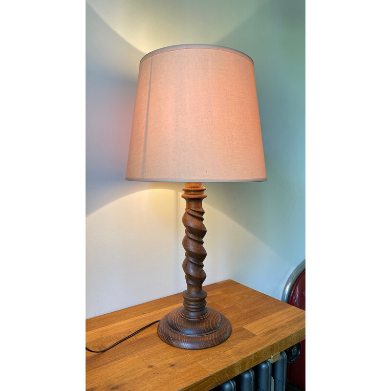 Lampe vintage "Campagne" en bois tourné et abat-jour en tissu beige-rose