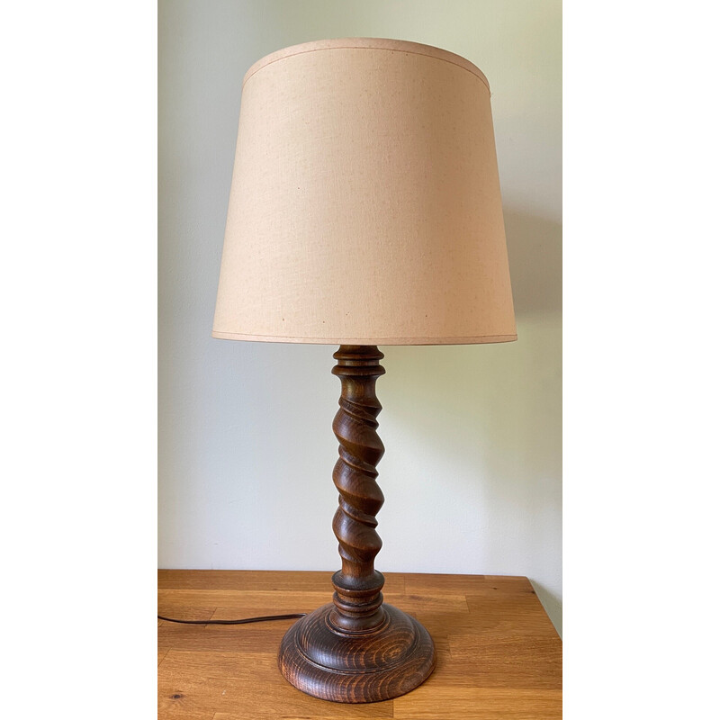 Lampe vintage "Campagne" en bois tourné et abat-jour en tissu beige-rose