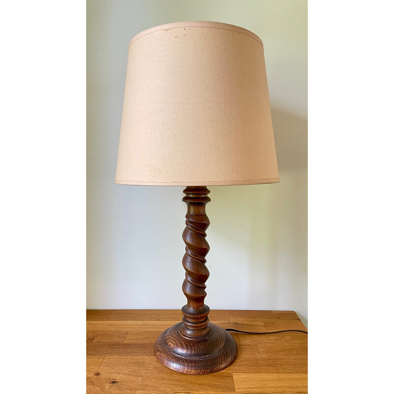 Lampe vintage "Campagne" en bois tourné et abat-jour en tissu beige-rose