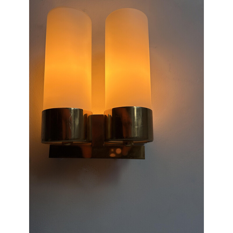Vintage wandlamp in messing en opaline glas voor Leuchten Neuhaus, Duitsland 1960