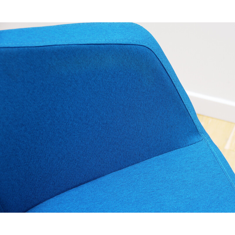 Vintage Tula Sessel aus hellem Holz und blauem Stoff für Narbutas