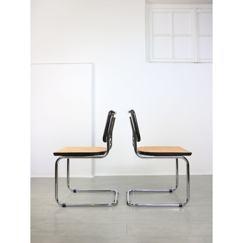 Ein Paar dunkelbraune Cesca B32 Stühle von Marcel Breuer