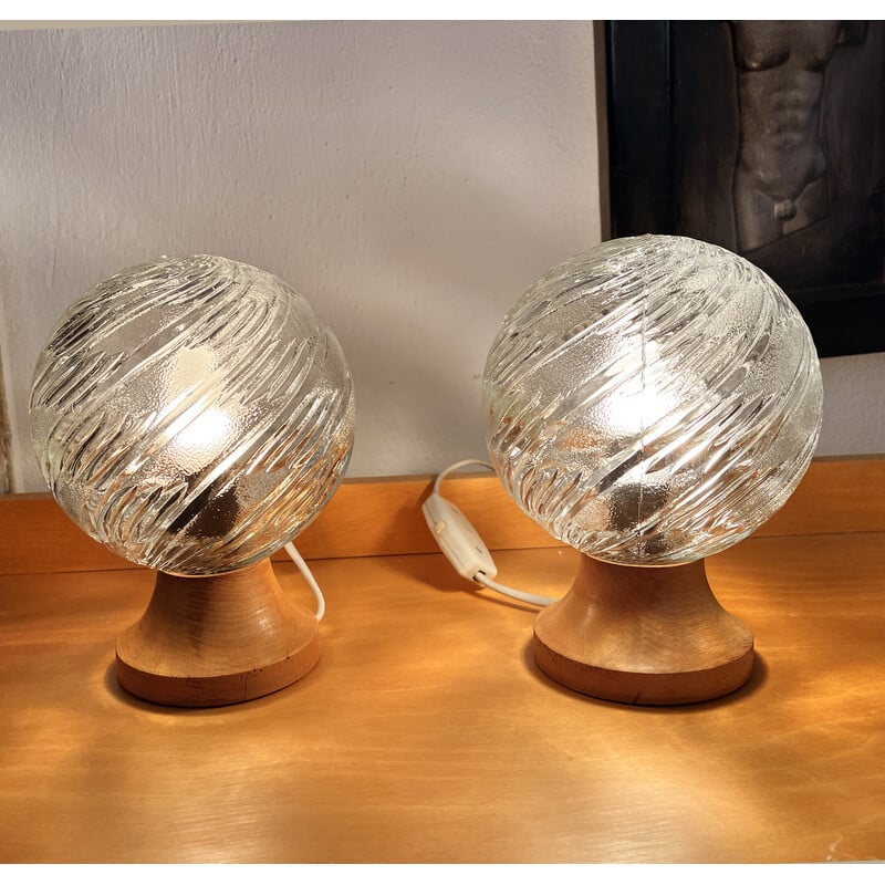Coppia di lampade da comodino vintage in vetro e faggio per Elektro Raussendorf Bautzen, Germania 1970