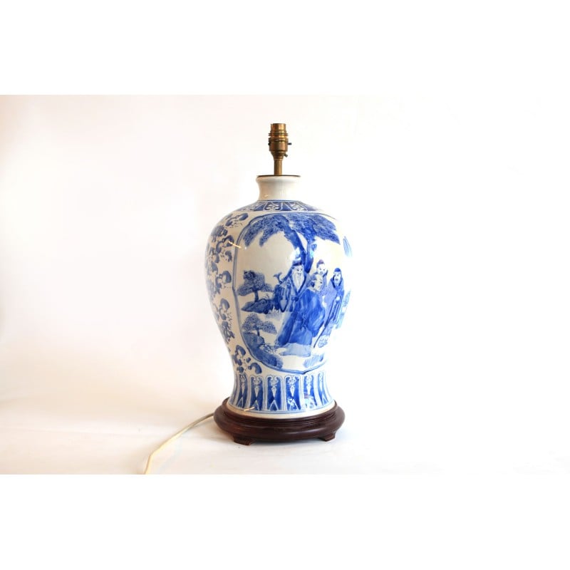 Vintage blue and white porcelain table lamp