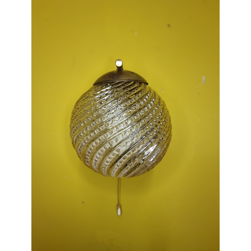 Vintage wandlamp met glazen bol en messing armatuur, 197