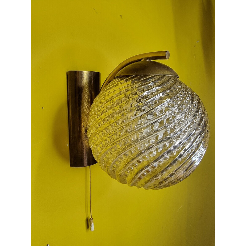 Applique vintage avec boule en verre et luminaire en laiton, 1970