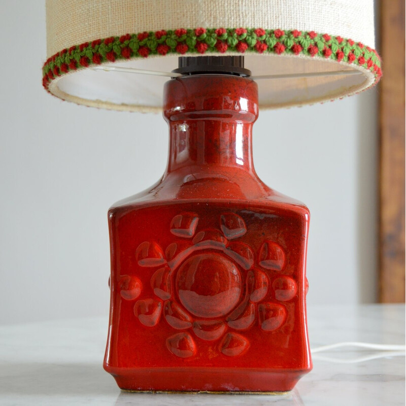 Lámpara de mesa vintage de cerámica roja, Alemania 1970