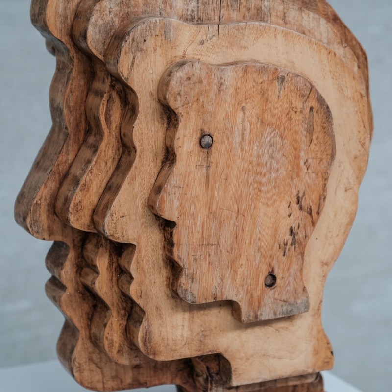 Doppelseitige Kopfskulptur aus Holz, Frankreich