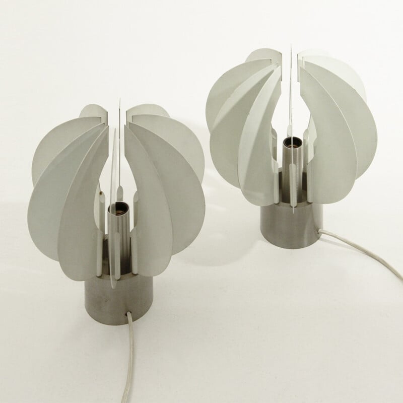Pair of mid century white Italian table lamps in aluminium and metal - 1970s