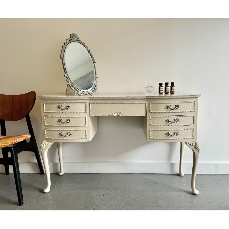 Vintage dressing table with 7 drawers