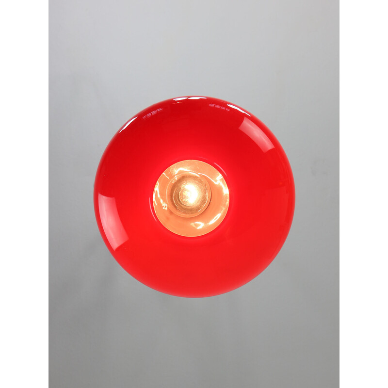 Lámpara colgante vintage de latón y cristal rojo, Italia 1960