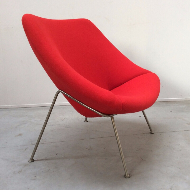 Un fauteuil "Oyster" rouge de Pierre Paulin - 1970