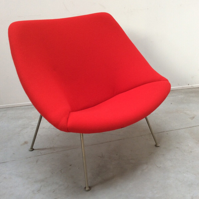 Un fauteuil "Oyster" rouge de Pierre Paulin - 1970