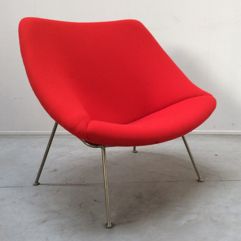 Un fauteuil "Oyster" rouge de Pierre Paulin - 1970