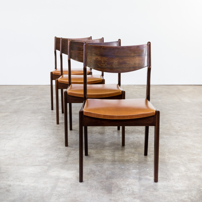Lot de 4 chaises à repas en simili cuir et en teck - 1960