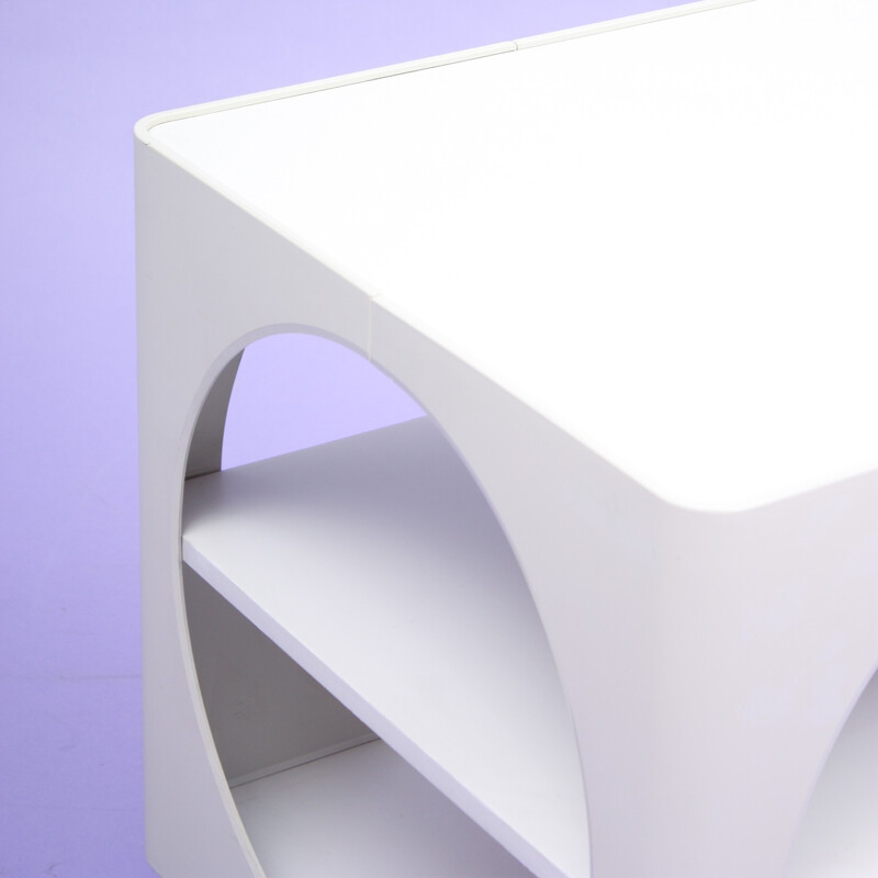 White cubical coffee table in plastics - 1970s