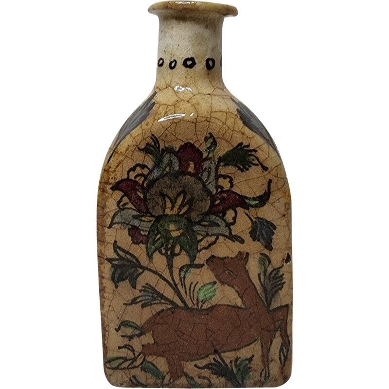 Bottiglia vintage a triangolo in gres persiano decorato con uccelli e cervi, 1900