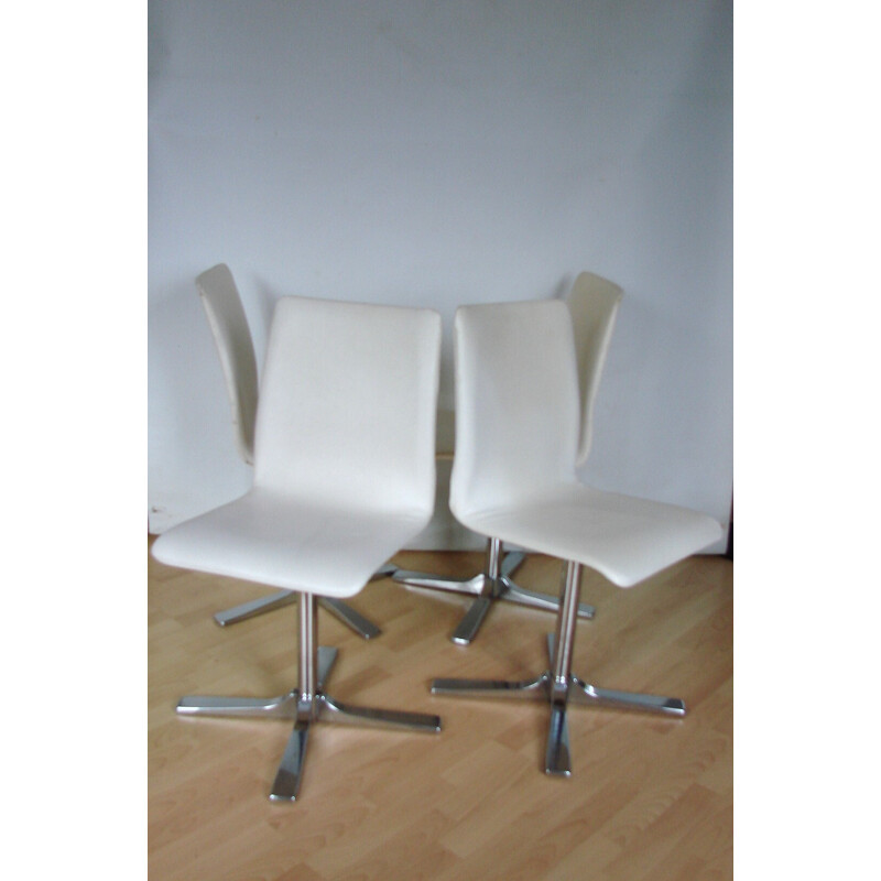 Ensemble de 4 chaises vintage pivotantes en métal chromé et cuir, 1990
