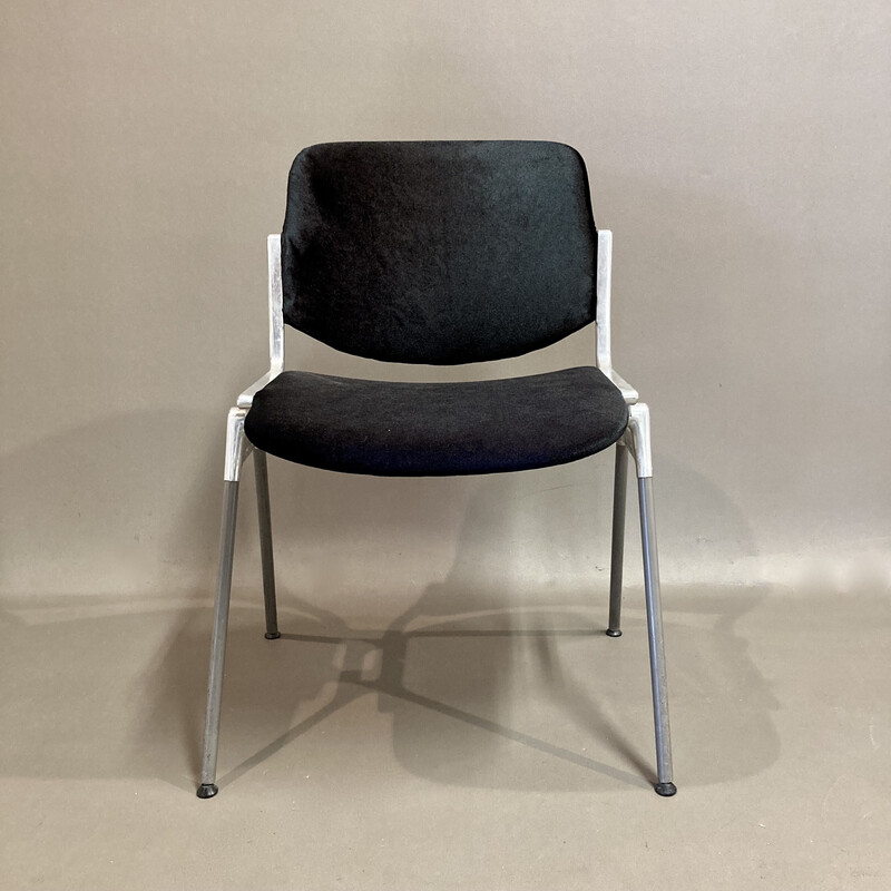 Conjunto de 4 cadeiras vintage em alumínio e veludo de Giancarlo Piretti para Castelli, Itália 1960