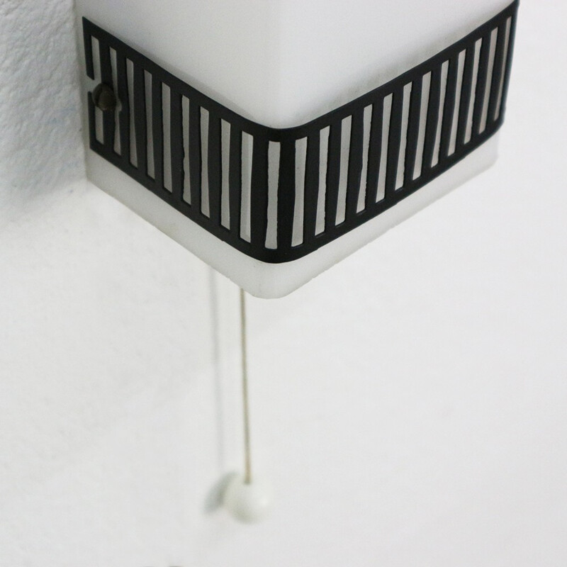 Mid-Century modern black and white sconce in acrylic glass - 1950s