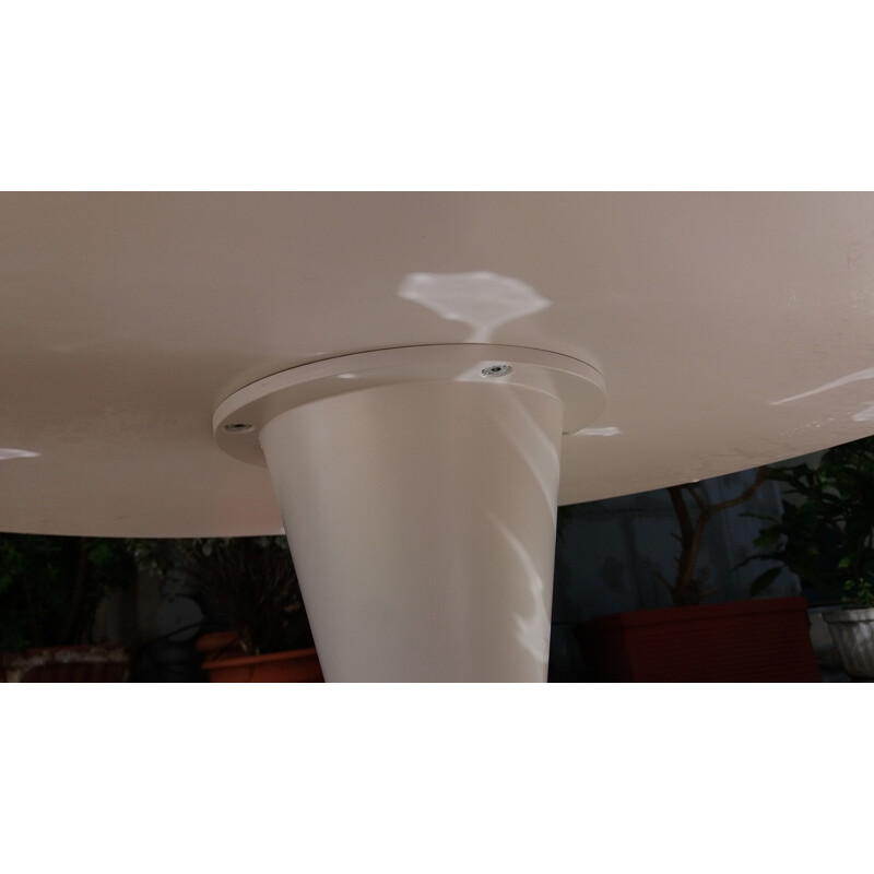 White plastic cone coffee table by Verner Panton - 1950s