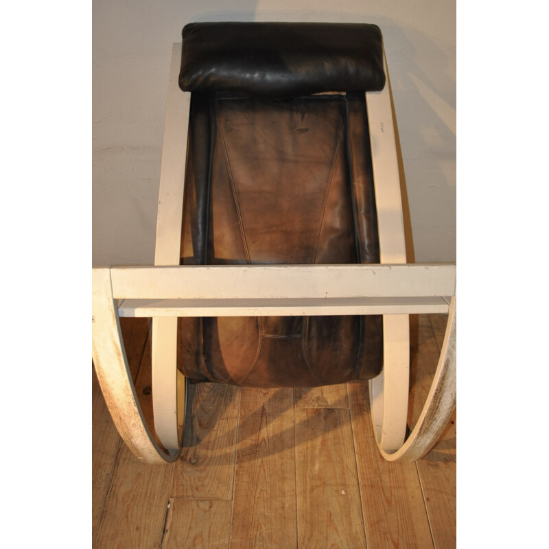 Chaise à bascule en bois et cuir havane de Gae Aulenti - 1960